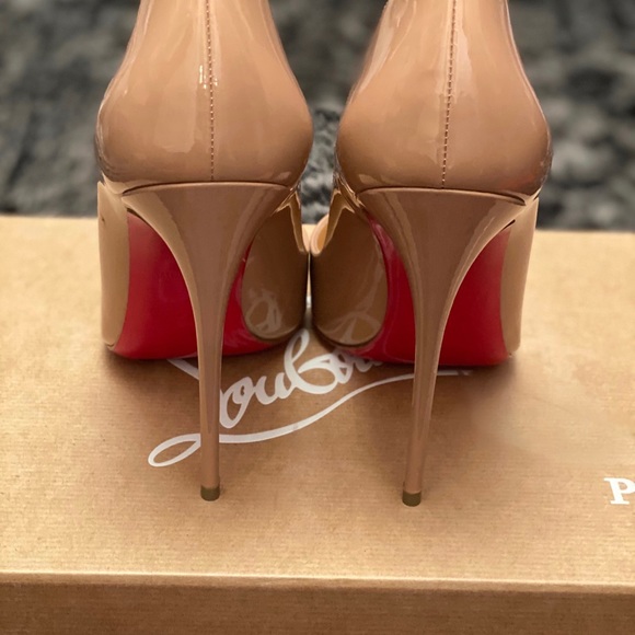 👠 Christian Louboutin ‘So Kate’ Pointed Toe Pump - Picture 4 of 11